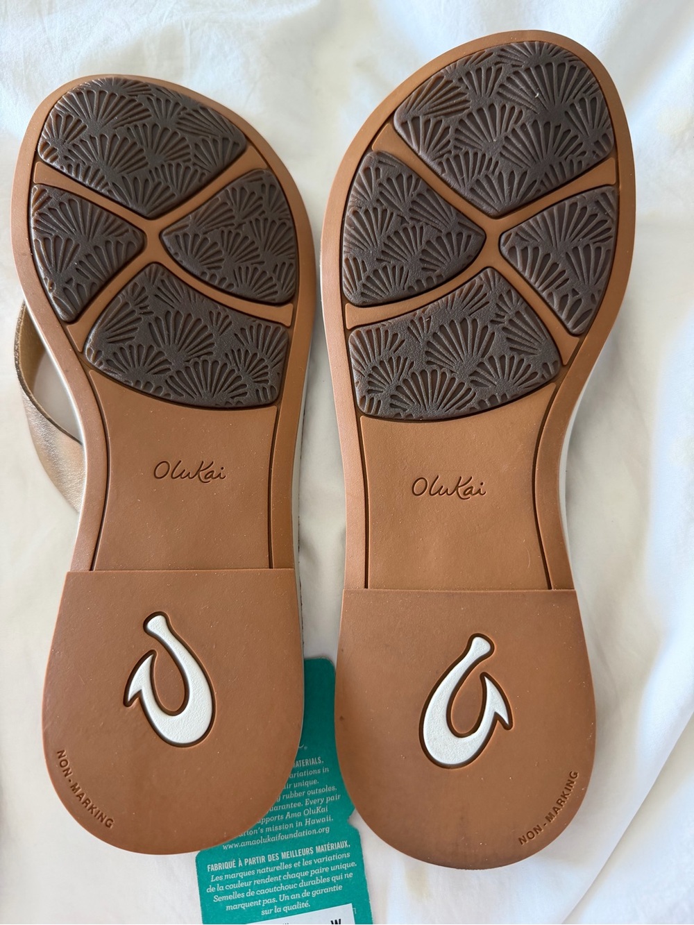 Olukai Metallic Leather Flip Flop Sandals - Brand New w/tags, never worn Sz US 9 - Picture 4 of 5
